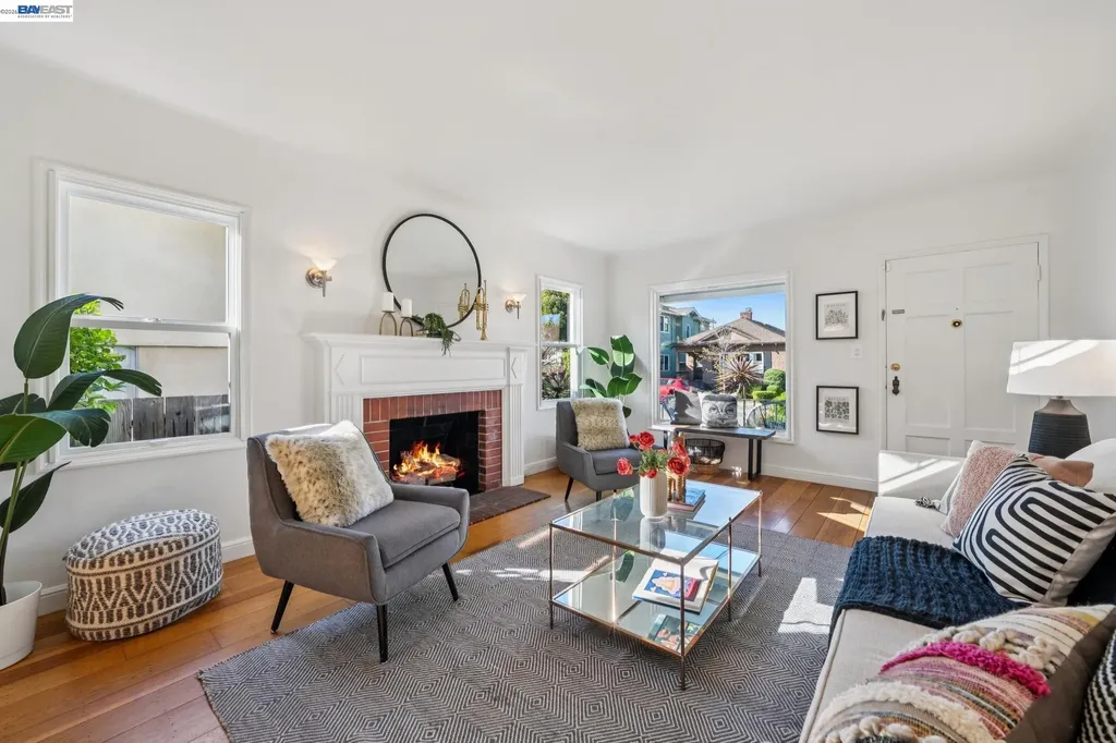 3233 San Jose Avenue Alameda CA 94501