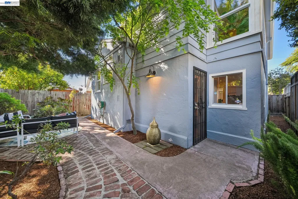 3233 San Jose Avenue Alameda CA 94501