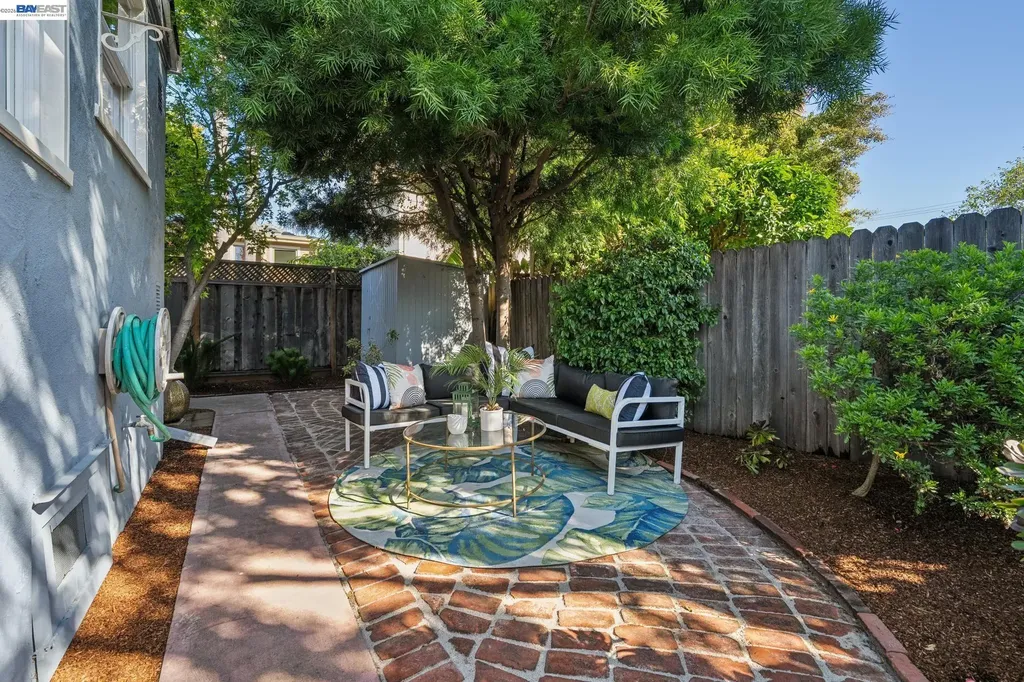 3233 San Jose Avenue Alameda CA 94501