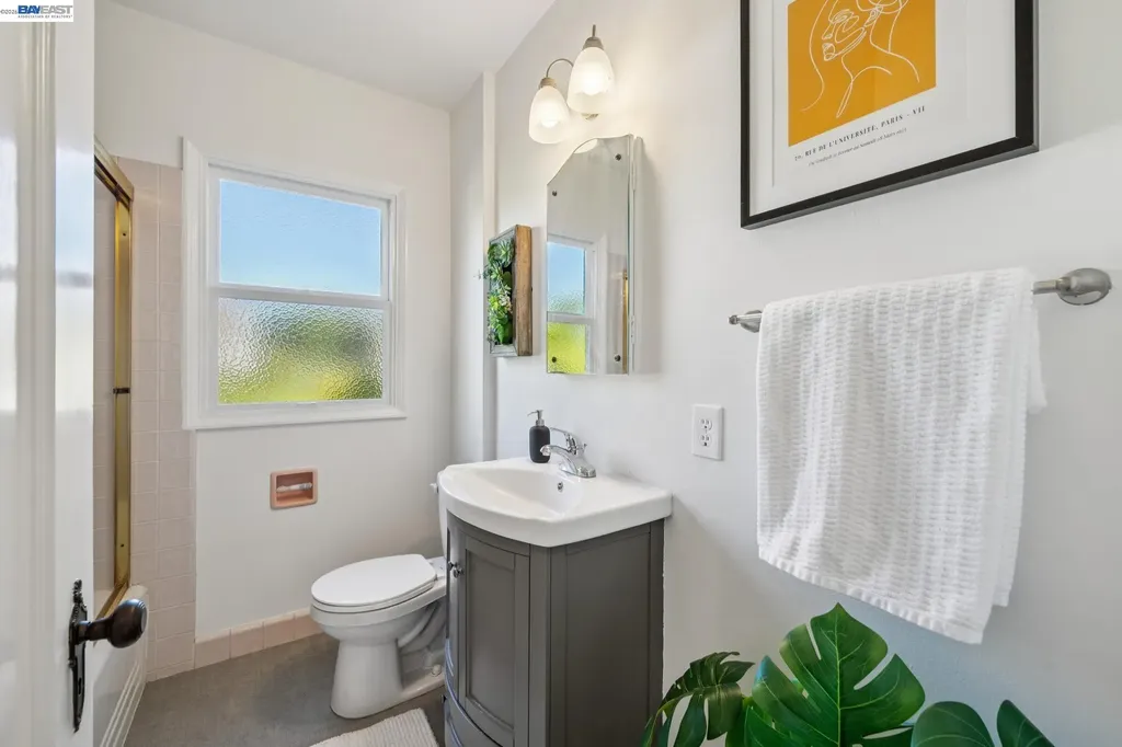 3233 San Jose Avenue Alameda CA 94501
