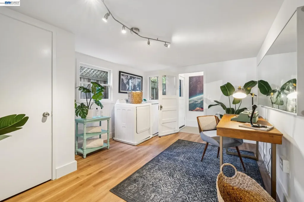 3233 San Jose Avenue Alameda CA 94501