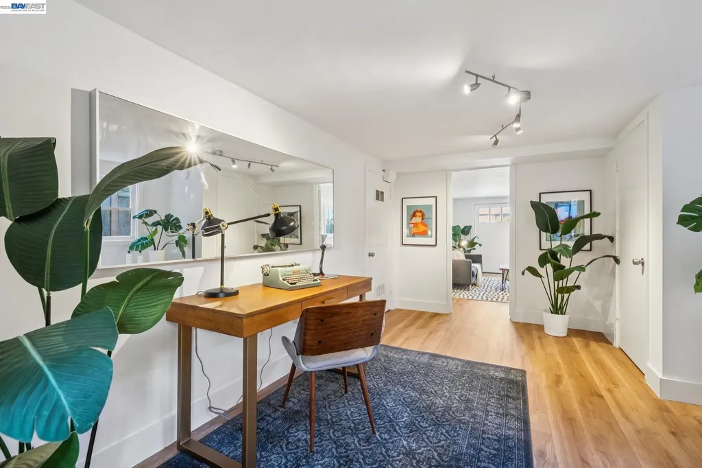 3233 San Jose Avenue Alameda CA 94501