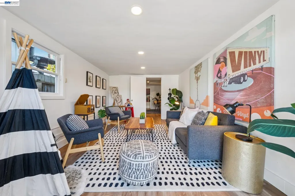 3233 San Jose Avenue Alameda CA 94501