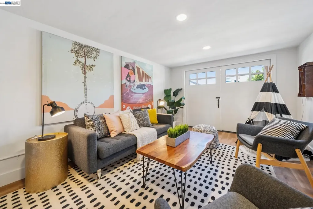 3233 San Jose Avenue Alameda CA 94501