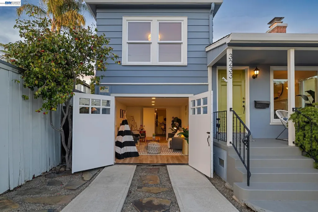 3233 San Jose Avenue Alameda CA 94501