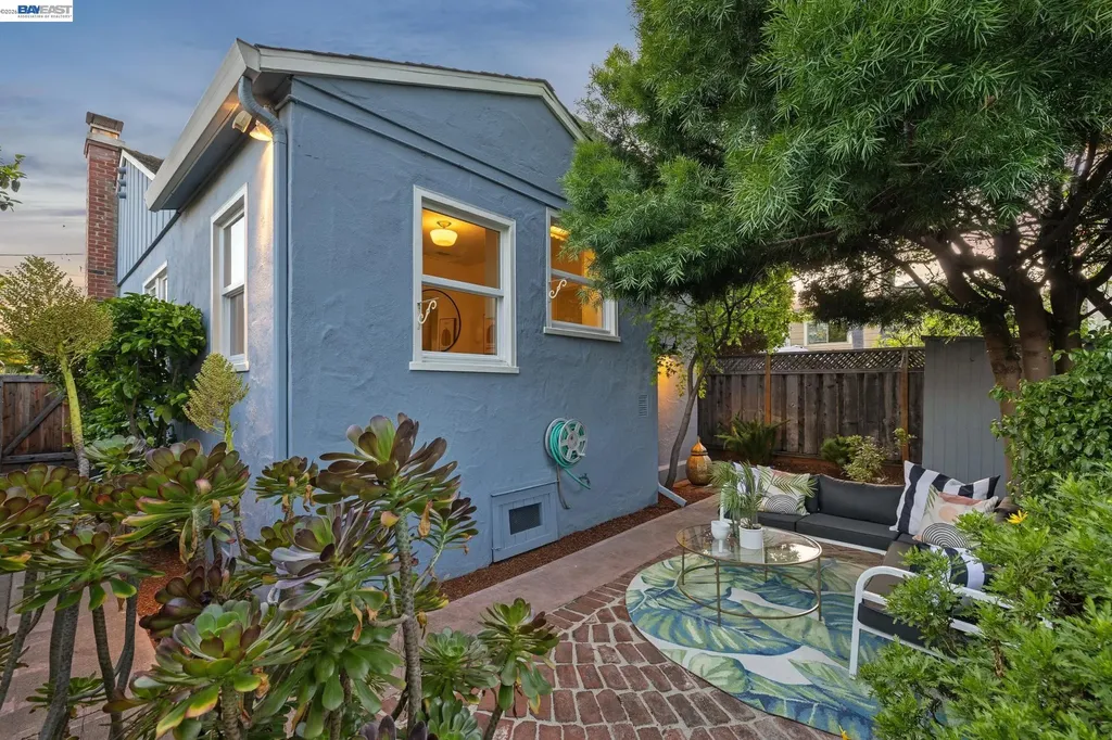 3233 San Jose Avenue Alameda CA 94501
