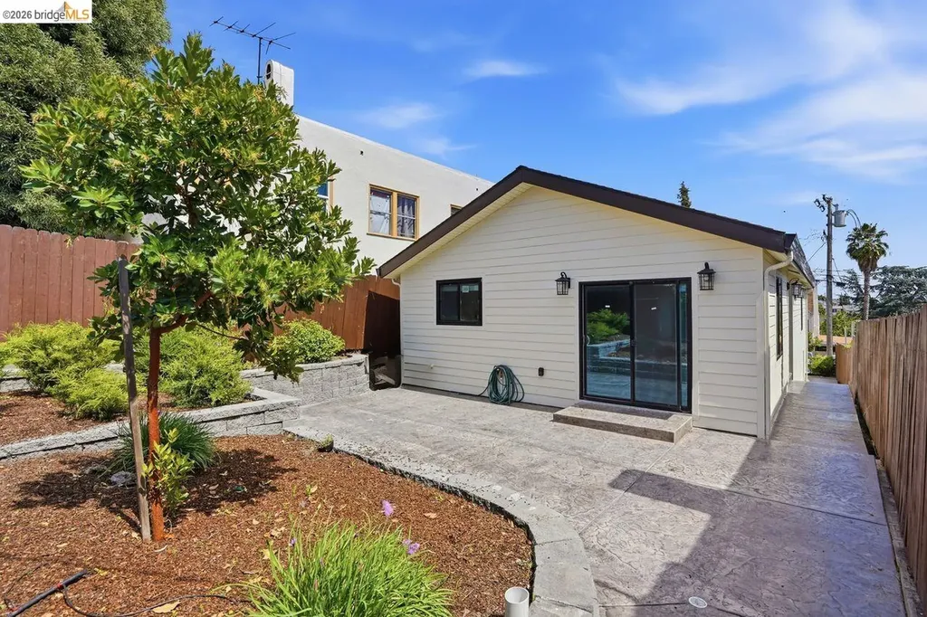 2469 Potter Street Oakland CA 94601