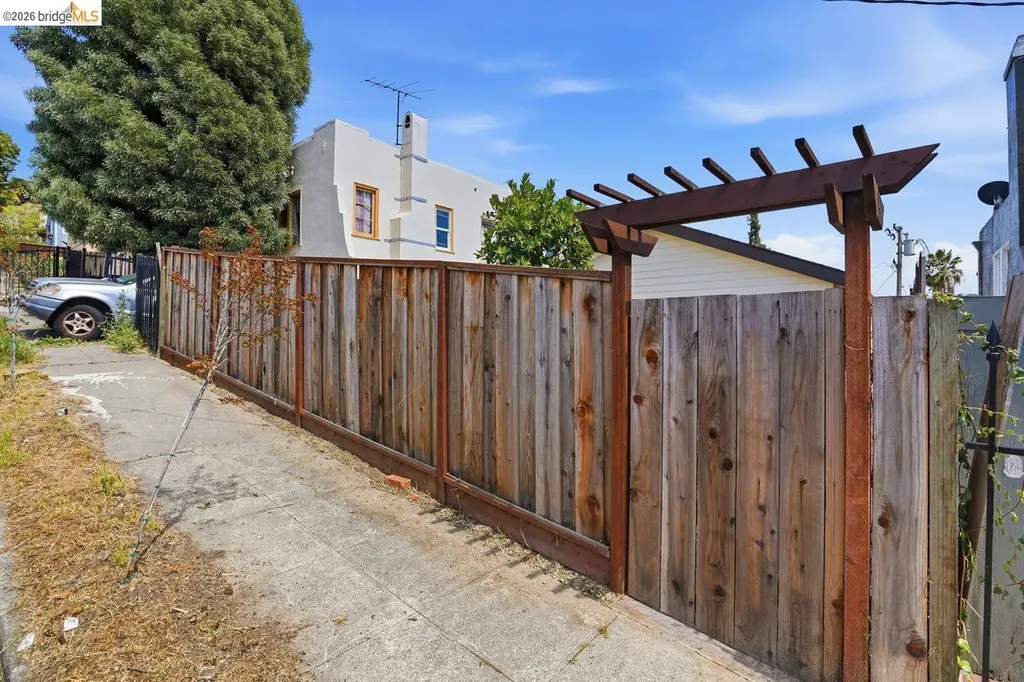 2469 Potter Street Oakland CA 94601