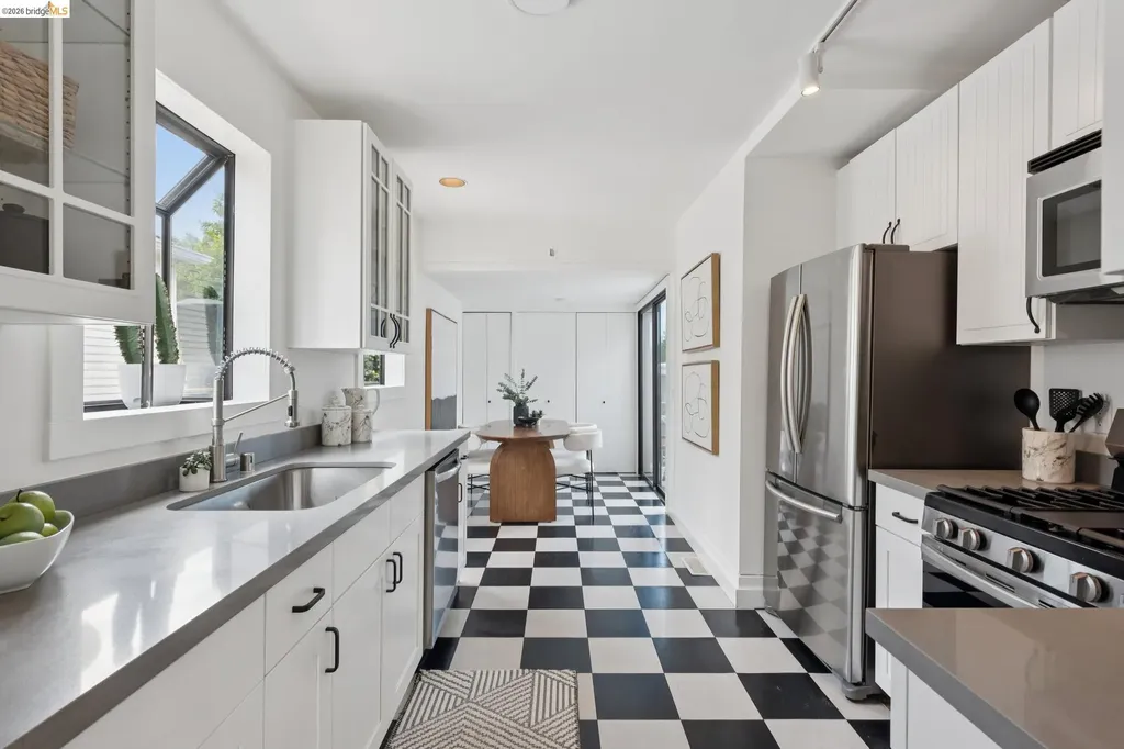 3021 California Street Oakland CA 94602