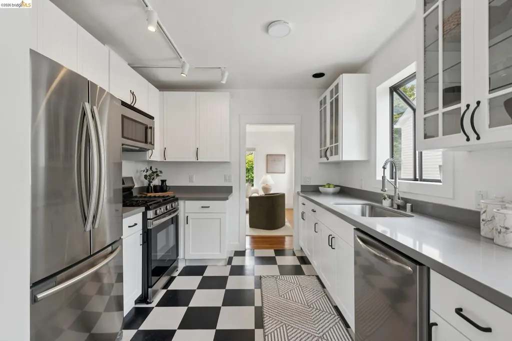 3021 California Street Oakland CA 94602