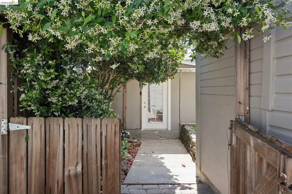 3021 California Street Oakland CA 94602
