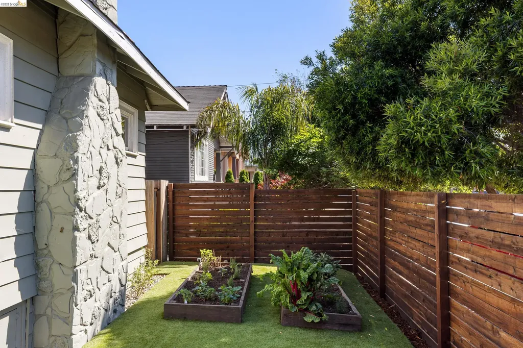 825 41st Street Oakland CA 94608
