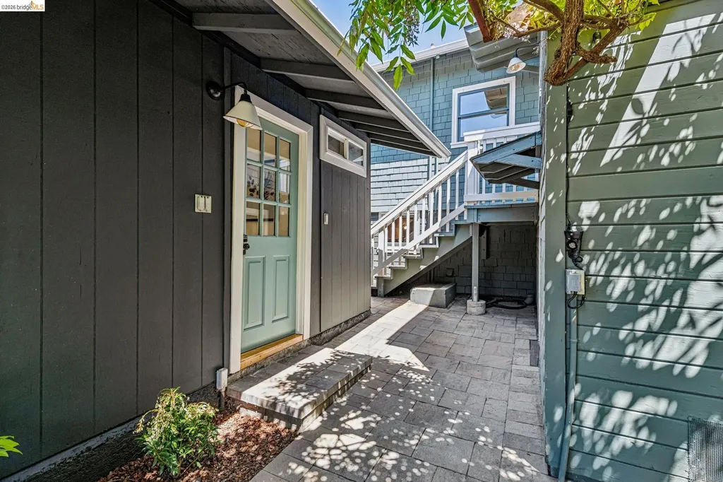 6521 Dover Street Berkeley CA 94703