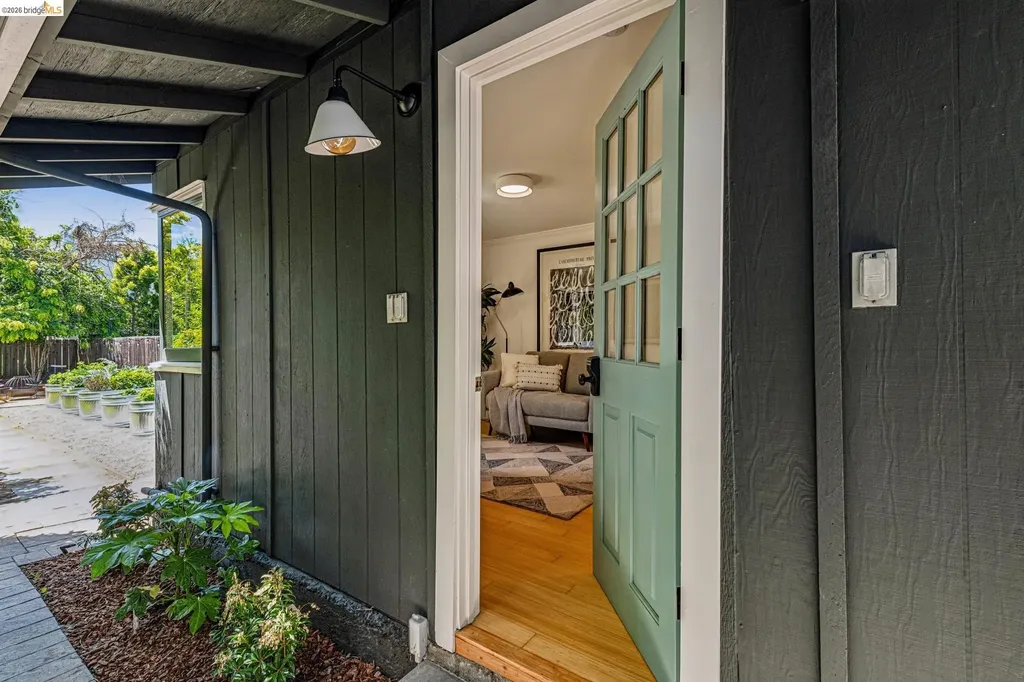 6521 Dover Street Berkeley CA 94703