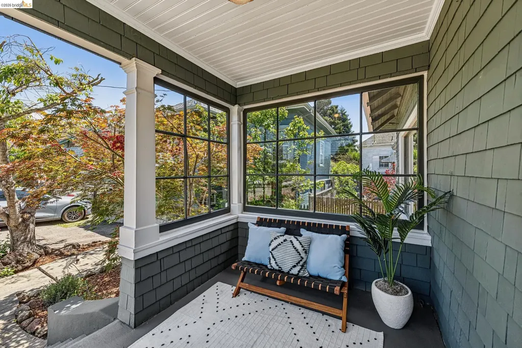 6521 Dover Street Berkeley CA 94703