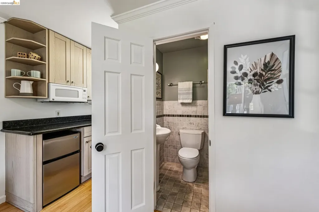 6521 Dover Street Berkeley CA 94703