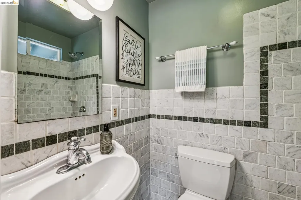 6521 Dover Street Berkeley CA 94703