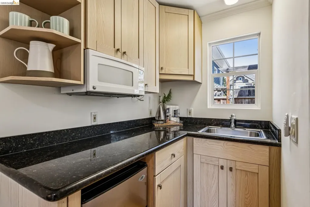 6521 Dover Street Berkeley CA 94703