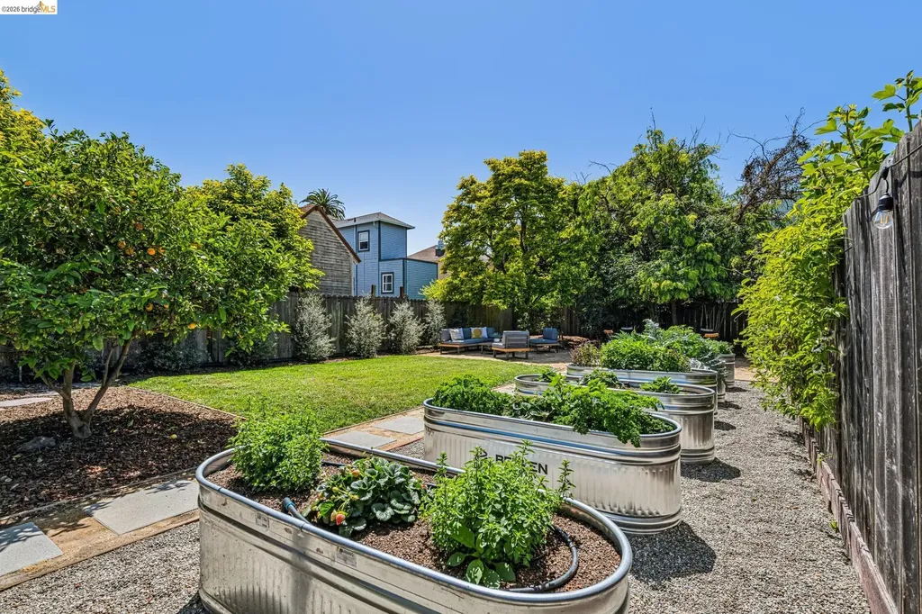 6521 Dover Street Berkeley CA 94703