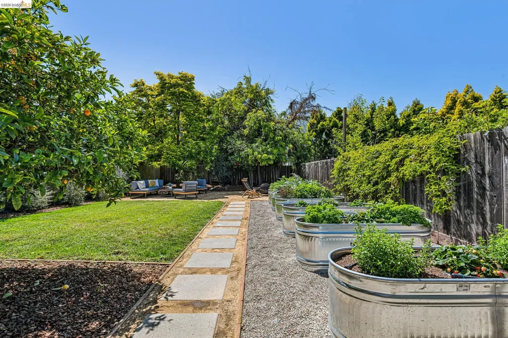 6521 Dover Street Berkeley CA 94703