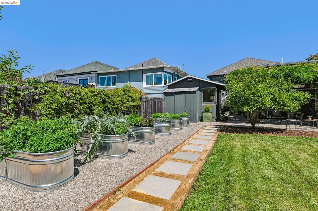 6521 Dover Street Berkeley CA 94703