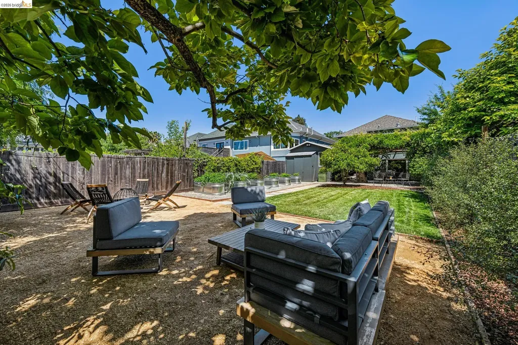 6521 Dover Street Berkeley CA 94703