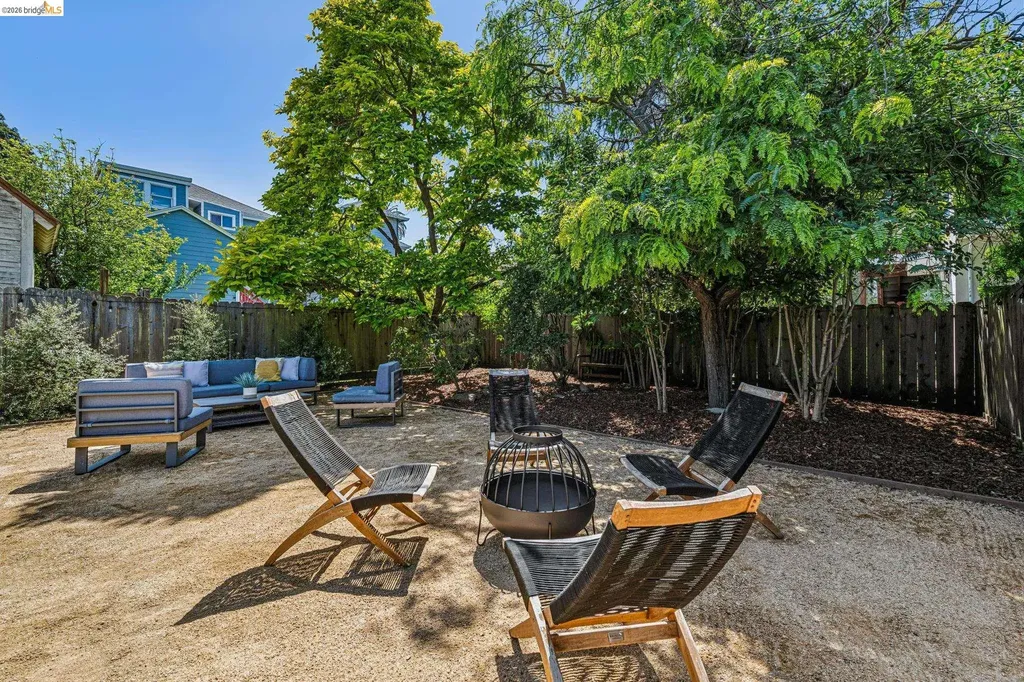6521 Dover Street Berkeley CA 94703