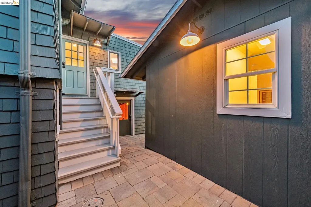 6521 Dover Street Berkeley CA 94703
