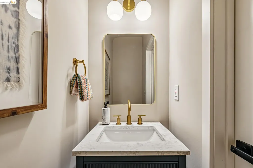 6521 Dover Street Berkeley CA 94703