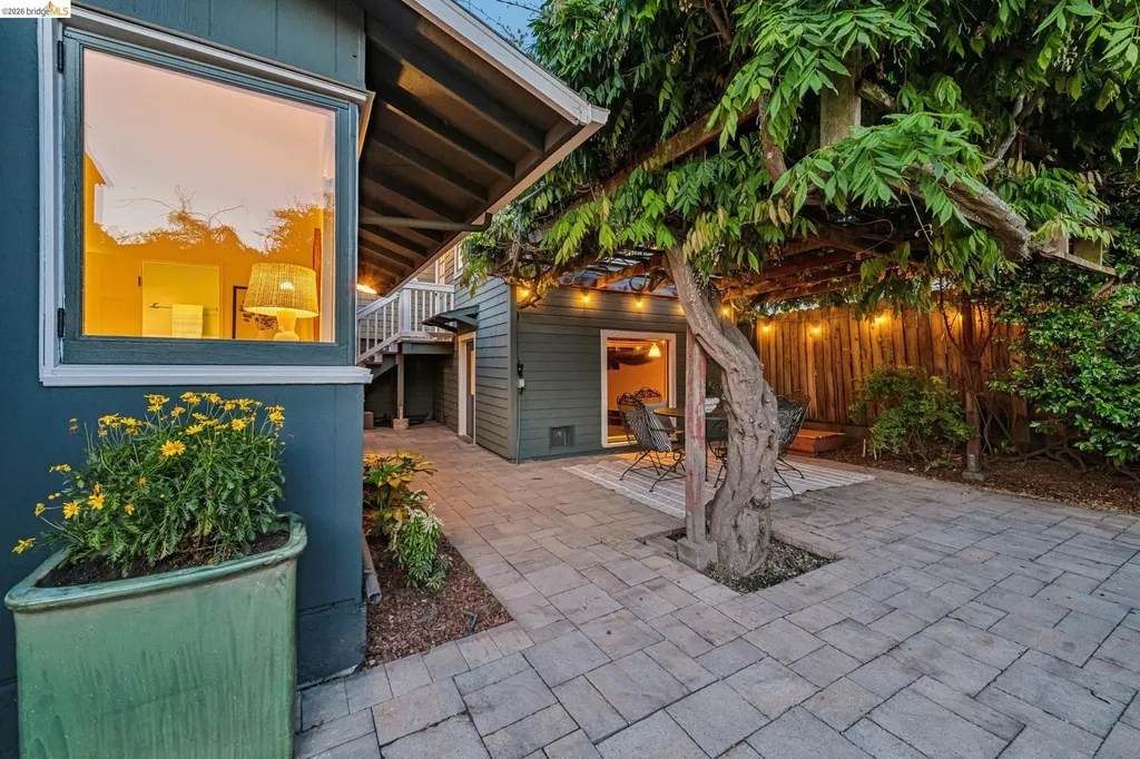 6521 Dover Street Berkeley CA 94703