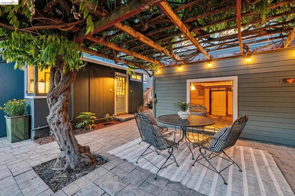 6521 Dover Street Berkeley CA 94703