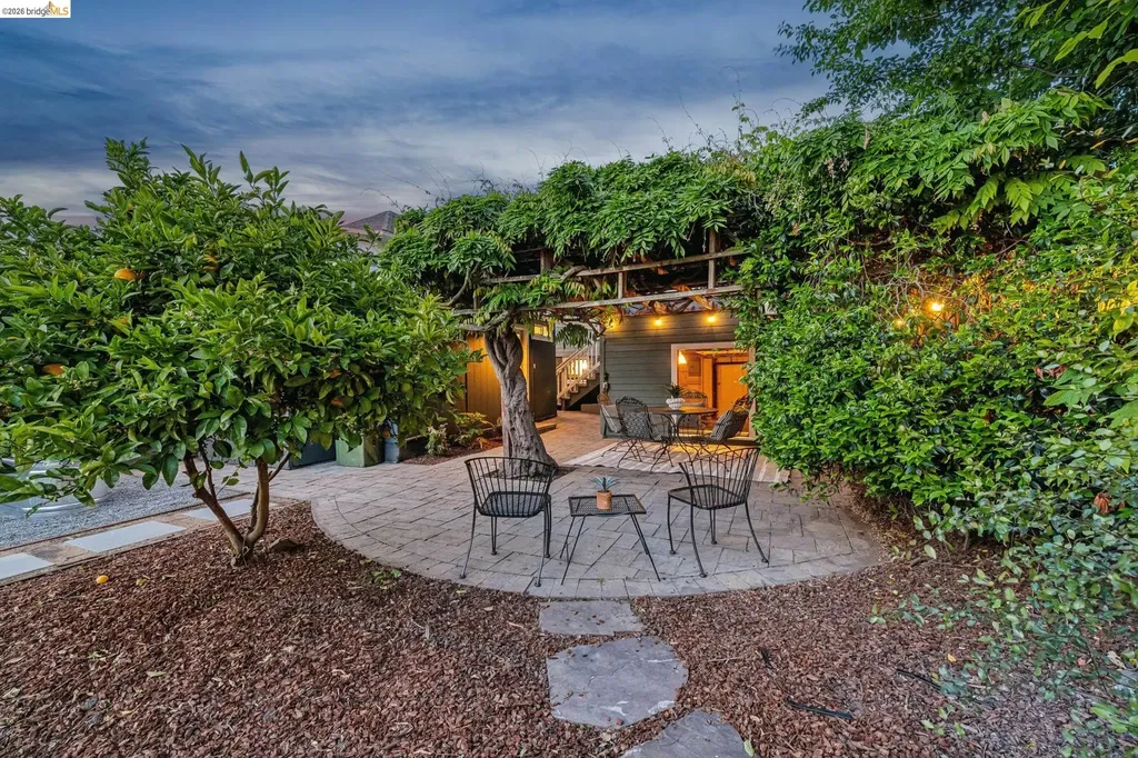 6521 Dover Street Berkeley CA 94703