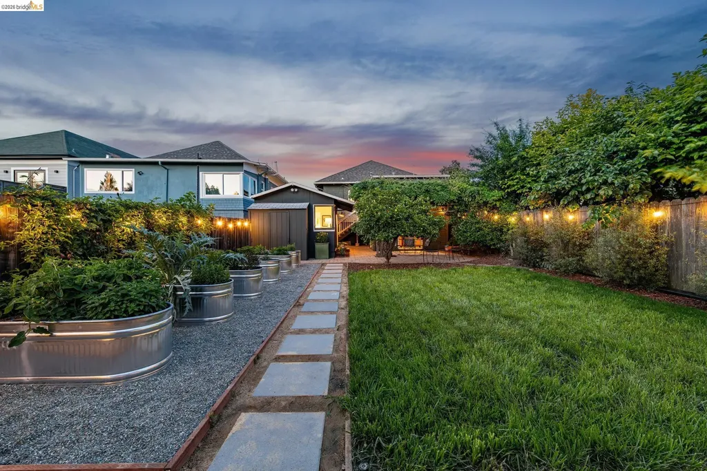 6521 Dover Street Berkeley CA 94703