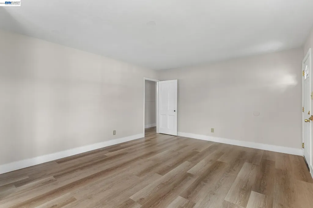 246 Tunis Road Oakland CA 94603