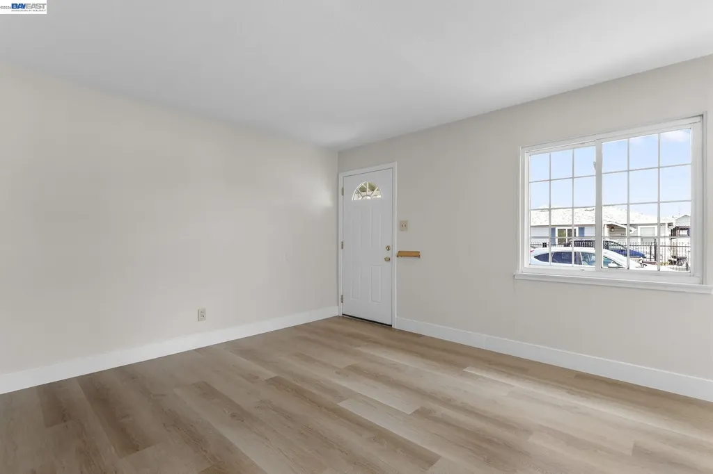 246 Tunis Road Oakland CA 94603