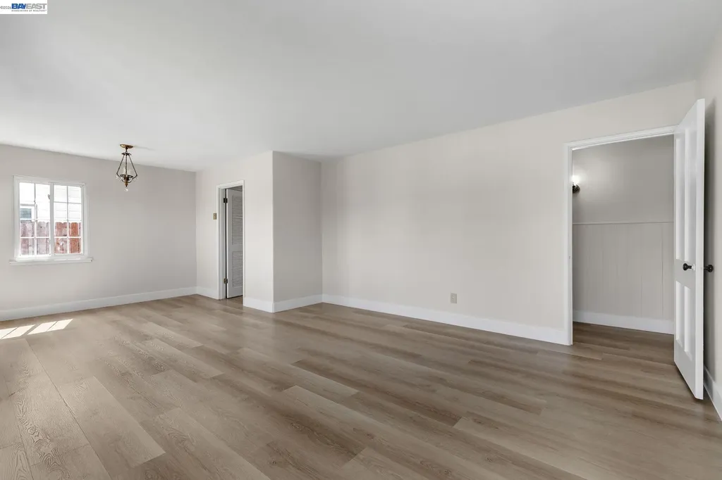 246 Tunis Road Oakland CA 94603