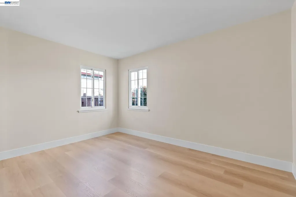 246 Tunis Road Oakland CA 94603