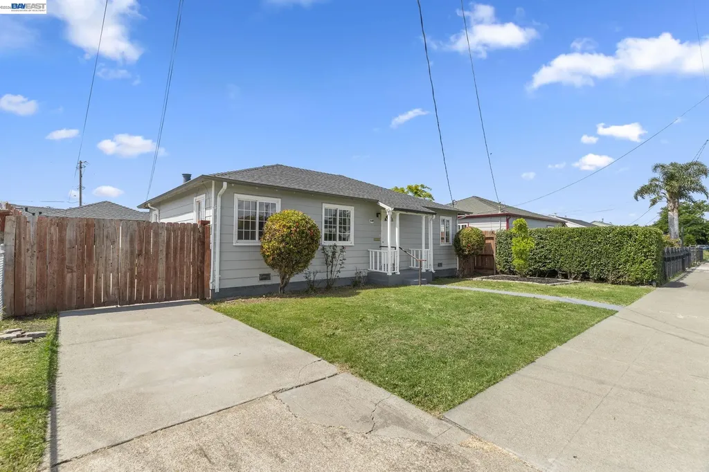 246 Tunis Road Oakland CA 94603