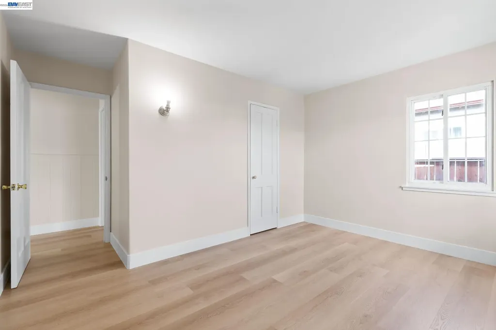 246 Tunis Road Oakland CA 94603