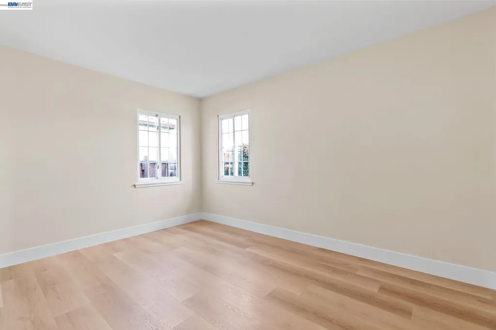 246 Tunis Road Oakland CA 94603