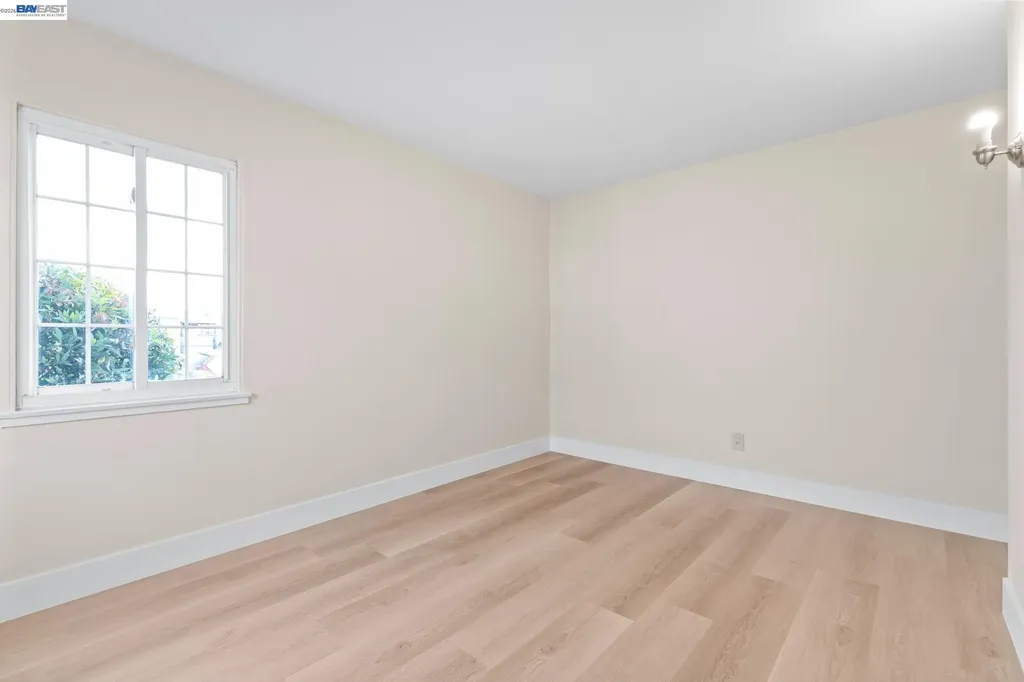 246 Tunis Road Oakland CA 94603