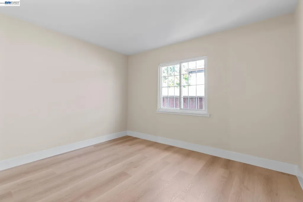 246 Tunis Road Oakland CA 94603