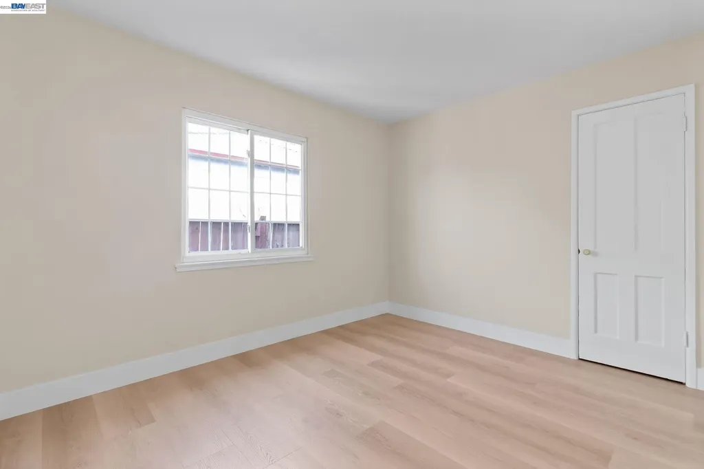 246 Tunis Road Oakland CA 94603