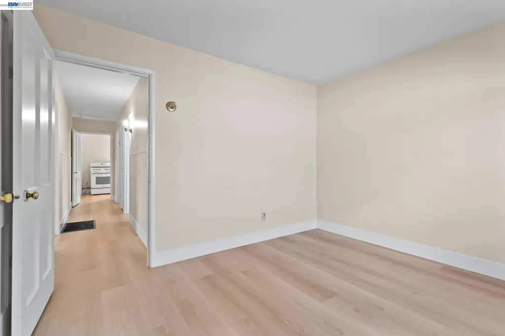 246 Tunis Road Oakland CA 94603