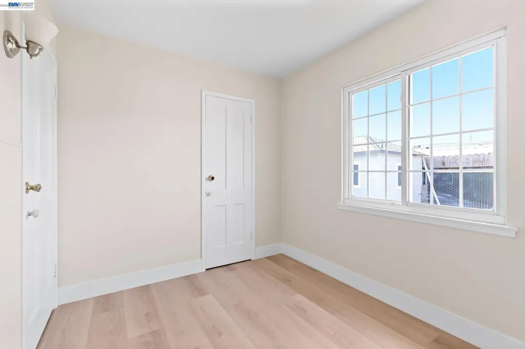 246 Tunis Road Oakland CA 94603