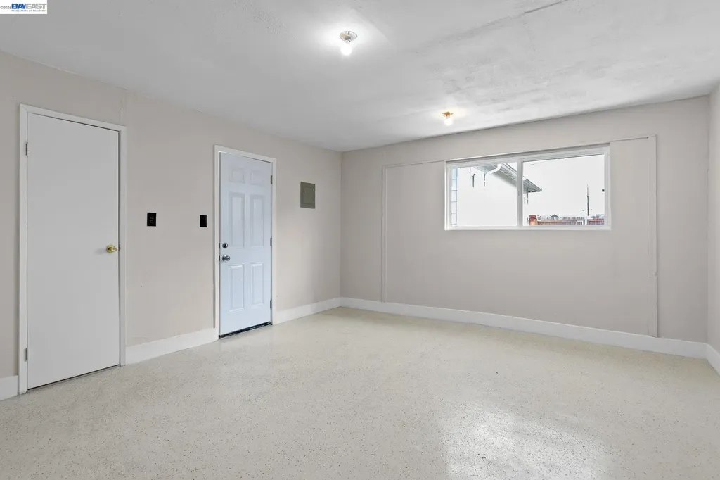 246 Tunis Road Oakland CA 94603