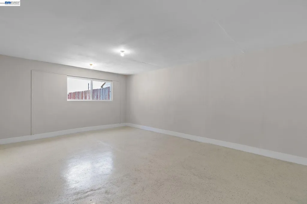 246 Tunis Road Oakland CA 94603