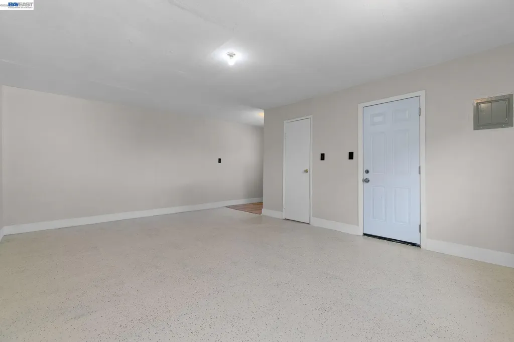246 Tunis Road Oakland CA 94603