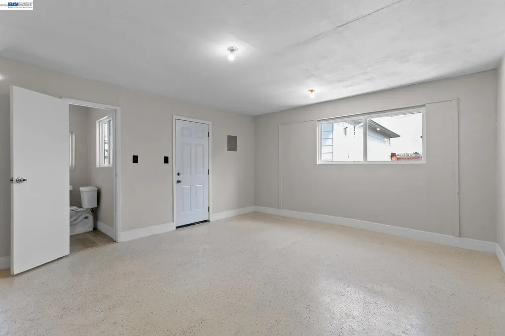 246 Tunis Road Oakland CA 94603