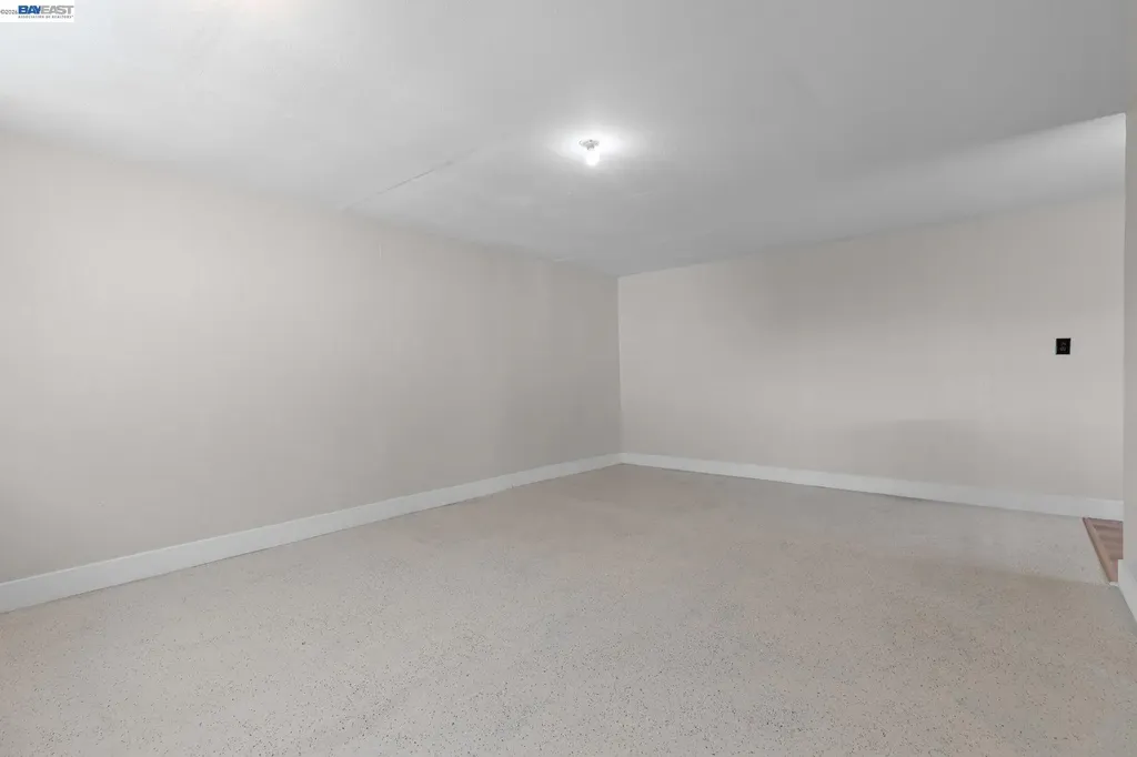 246 Tunis Road Oakland CA 94603